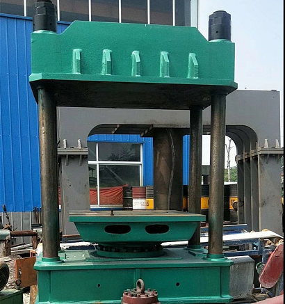 2000X2000平板硫化機(jī)